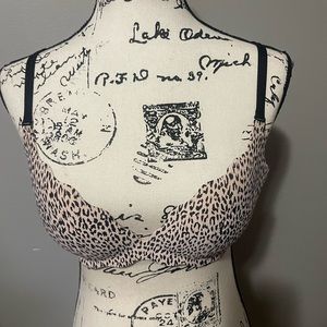 Victoria's Secret Leopard Print Secret Embrace Seamless Push Up Bra - 34 D